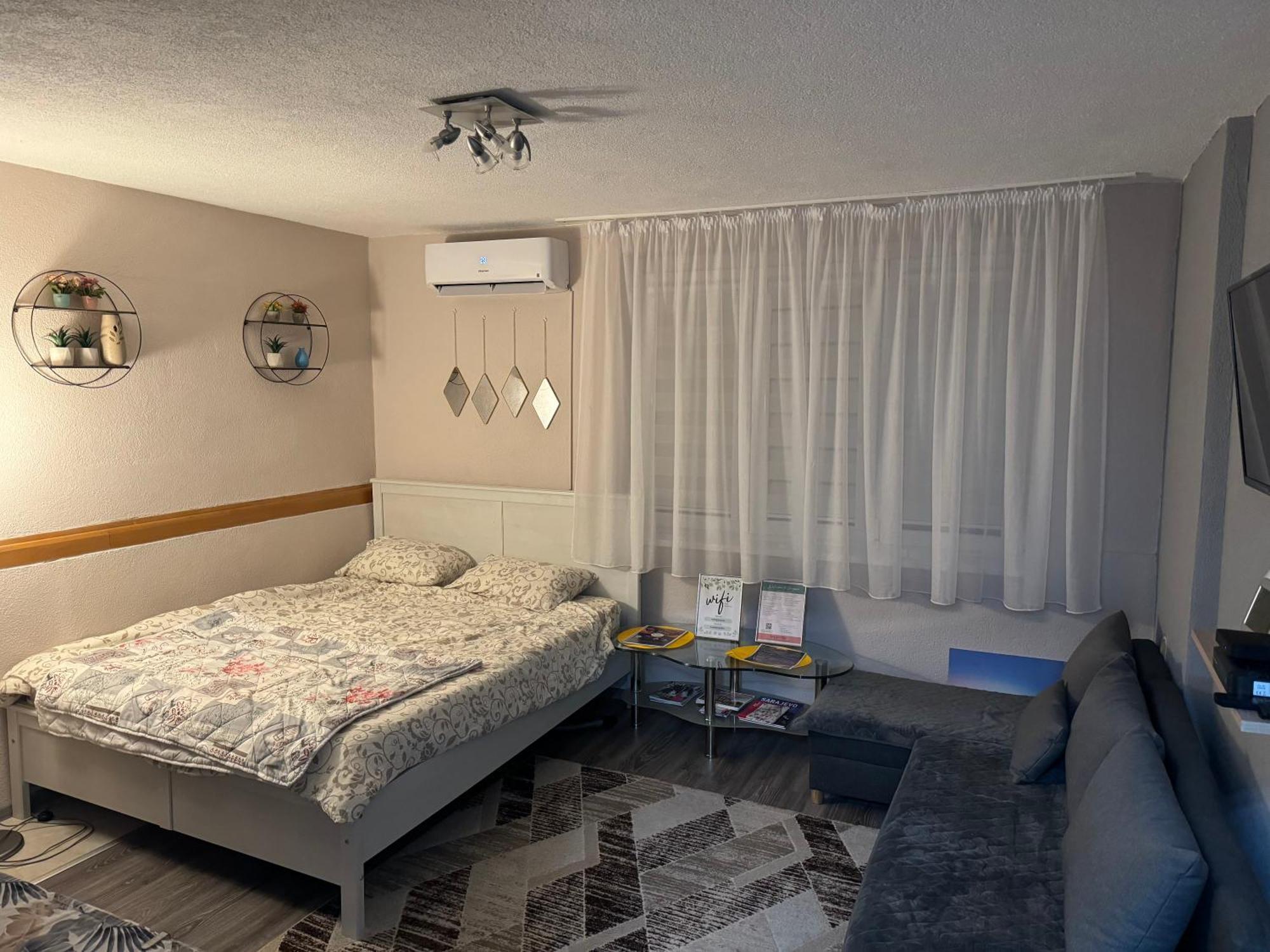 T&n Studio-center-free Parking,ac,train-bus Station Apartamento *